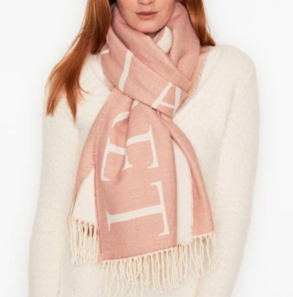 NWOT Victoria’s Secret pink woven scarf 🧣